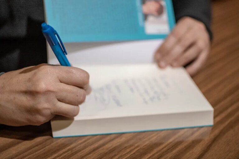 Business Owners Who Write Books Earn Higher Rates