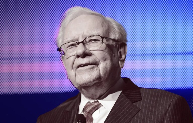 Warren Buffett Defends the Giving Pledge Amid Backlash