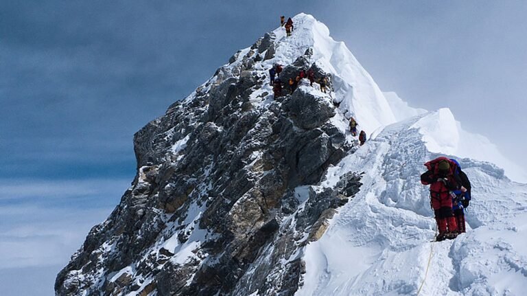 Mount Everest Guides See a Dark Future Amid a Rescue Scandal