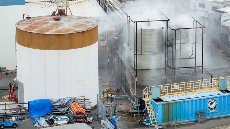 Evacuees in California wait on fix for damaged chemical tank