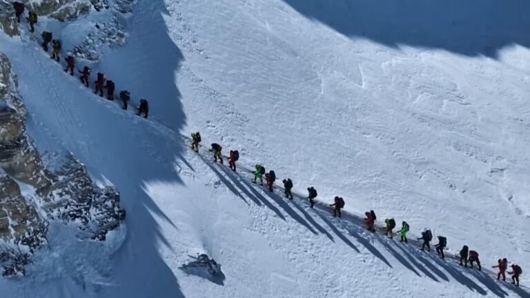 274 People Climbed Everest This Week and Nobody Died