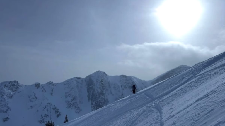 Simon Kearns Smashes Mount Rainier FKT by Over 30 Minutes
