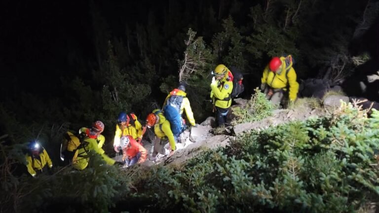 How an Injured Hiker’s Pack List Saved Her on Broken Hand Pass