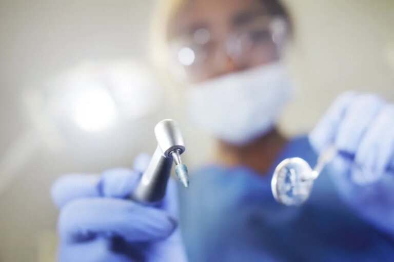 Dentists Respond to Billionaire Who Skipped Novocaine for Root Canal