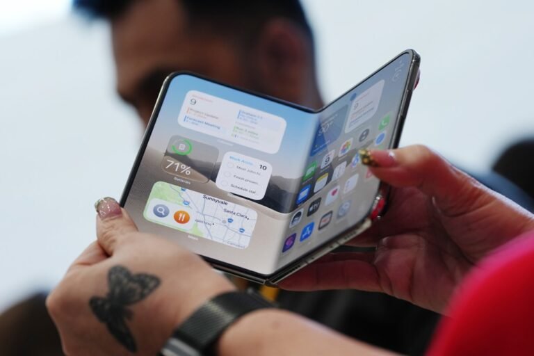 Samsung Roasts Apple’s New iPhone Foldable on Social Media